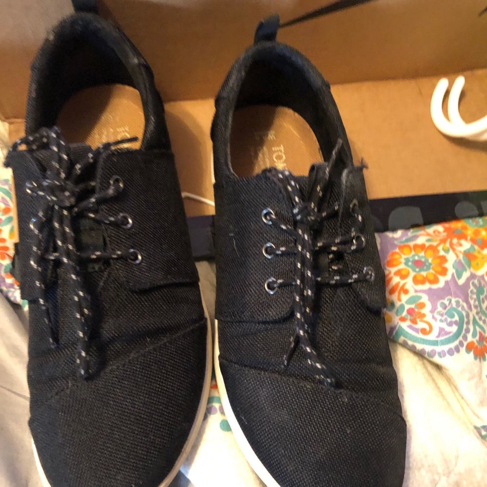 Toms tennis shoes